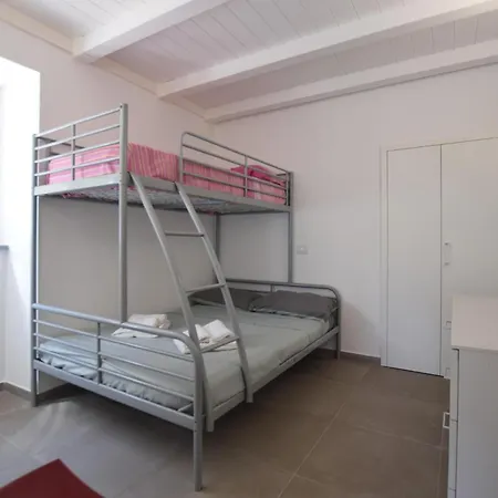 Vakantiehuis 2 Bedroom Beautiful In *