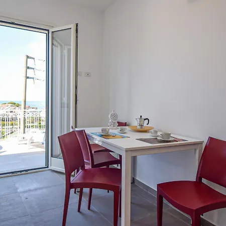 2 Bedroom Beautiful In Ferienhaus Castellabate